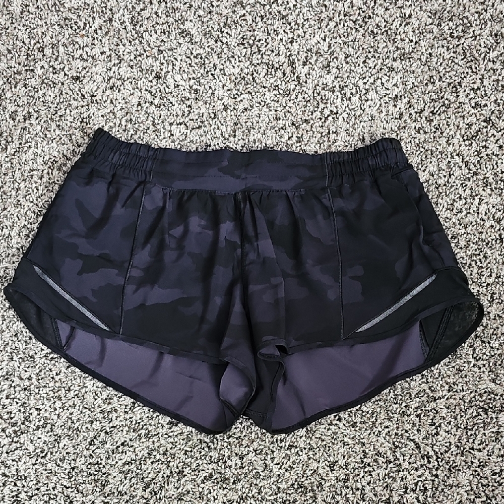 lululemon athletica Black Camo Hotty Hot Shorts Size 12